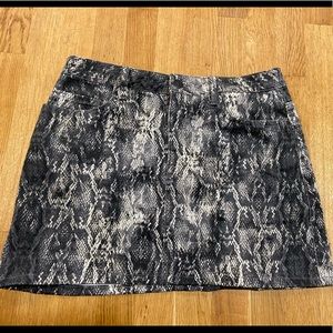 snake skin print stretch denim skirt